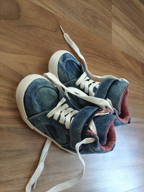 Kotníkové tenisky, 27