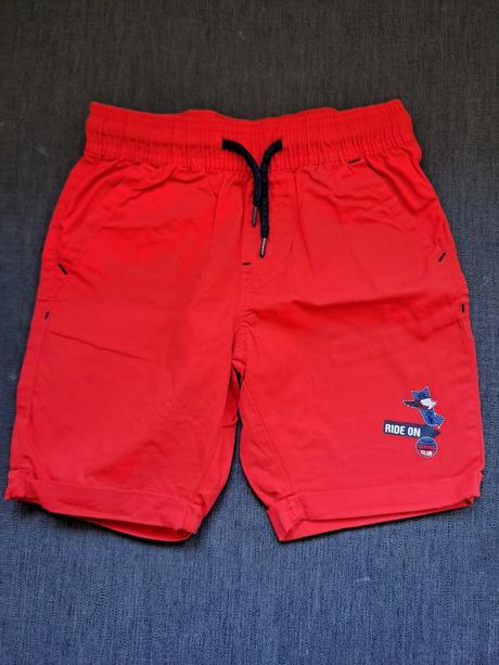 Kraťasy 110/116 skvělý stav, lupilu,110