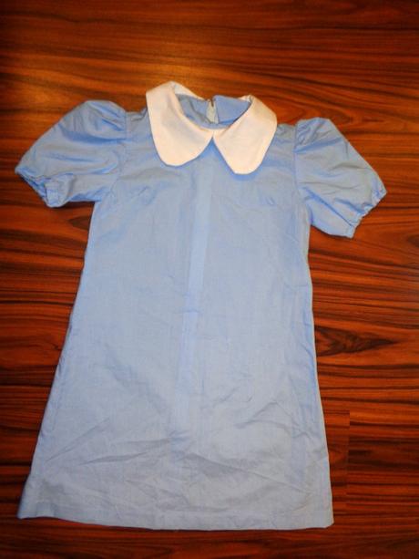 Modré šaty s bílým límečkem - alá zdravotní sestra, 146