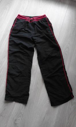 794 - sportovní kalhoty, 152