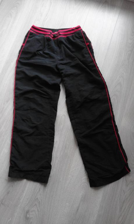 794 - sportovní kalhoty, 152