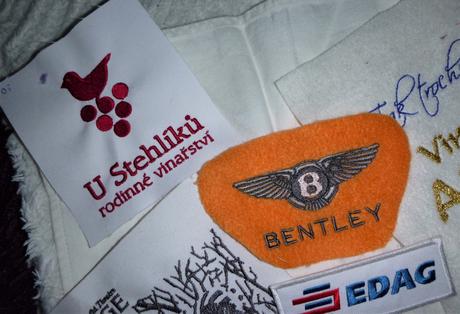 Celkem 13 výšivek (vhodné jako nášivky-záplaty), 