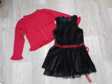 Sametové šaty s organzovou mašlí a tylem a svetr, george,110