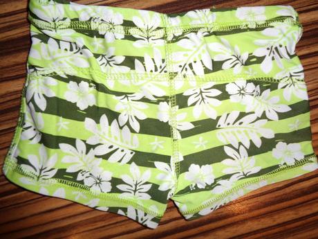 Pěkné pruhované zelené hawai plavky, 92