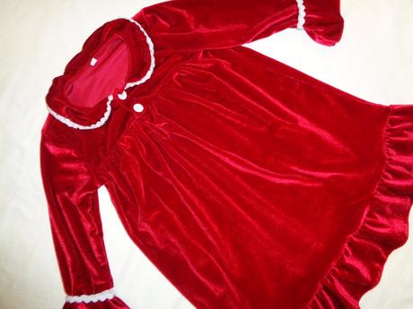 Červené sametové šaty, 110