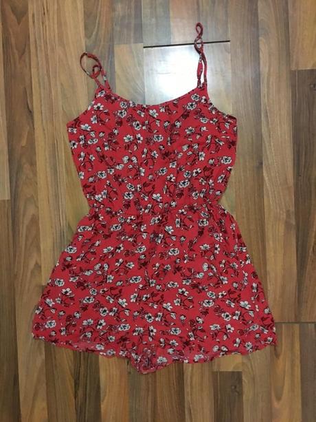 Červený kraťáskový overal, vel m/l, hm, h&m,m