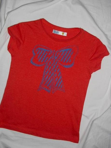 Krásné červené triko s modrou mašlí, 116