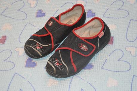 33 34 černé bačkorky s formulí, bubble gummers,33