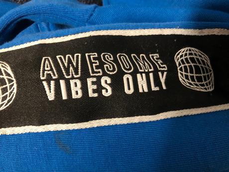 Modrá mikina s kapsou, 116