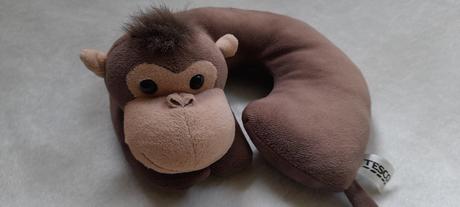 Dětský plyšový cestovní polštářek opice,