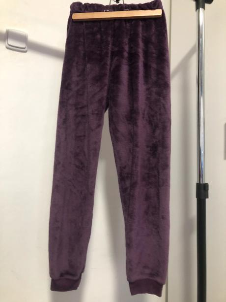 Fialové plyšové tepláky, s