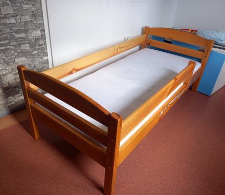 Dětská postýlka z masivního dřeva., šířka (cm): 80,délka (cm): 170
