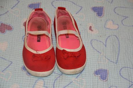 Červené bačkorky, cvičky do tělocvičny, 28