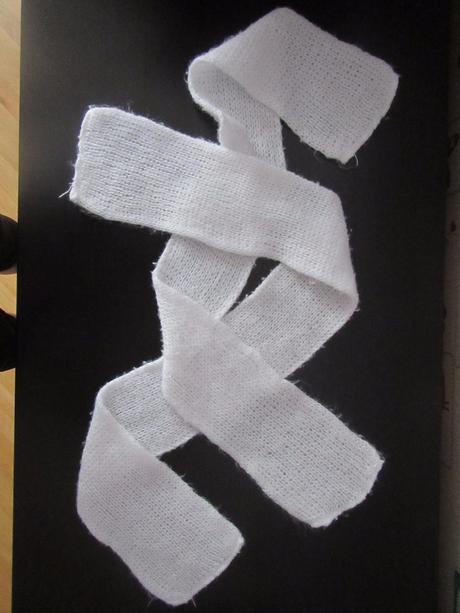 1x bílá pletená šála,68, 68