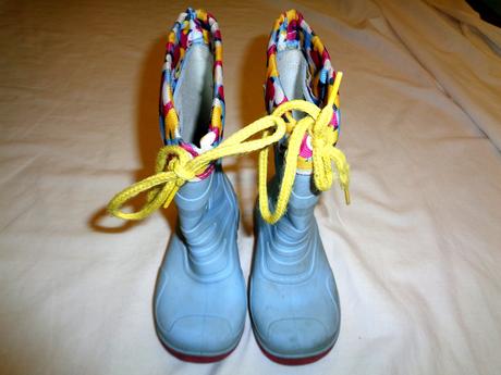 Měkoučké světle modré gumáky se srdíčky 22/23, 22