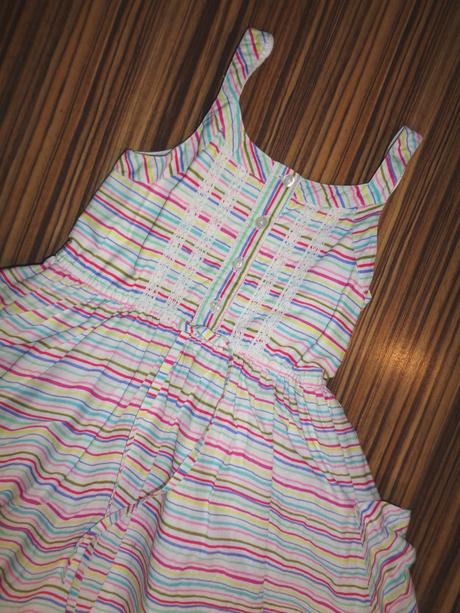 Krásné pruhované šaty s kapsami, 134