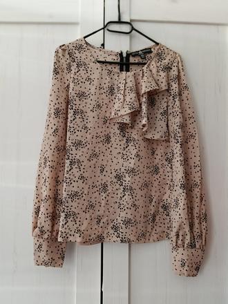 Béžová halenka, 36