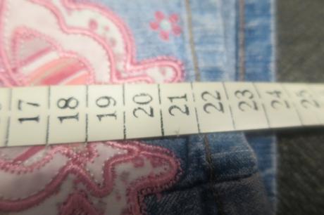 Kraťasy s motýlky, 98