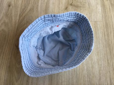 Klobouček s nápisem, 86