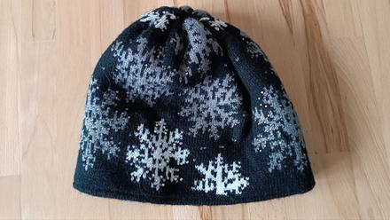 Zimní čepice s flitry, 