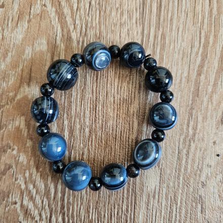 Náramek z achátu s tygřím okem a morionem,