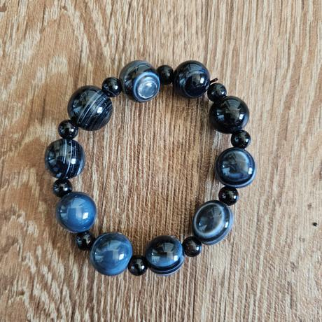 Náramek z achátu s tygřím okem a morionem, 