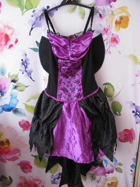 Kostým-upírka, anděl s křídly halloween v.140-146,