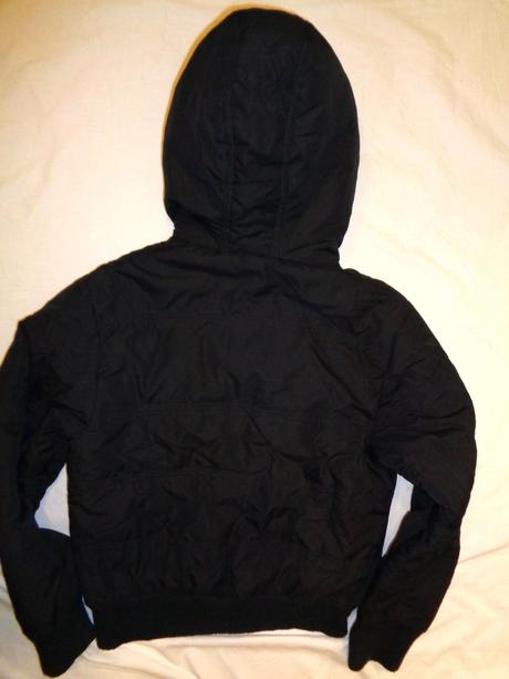 Černá zimní bunda, 152