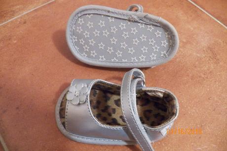 Sandálky s kytičkou, <17