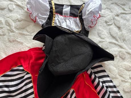 An11/ kostým pirátka s kloboukem- v.5/6 let, 