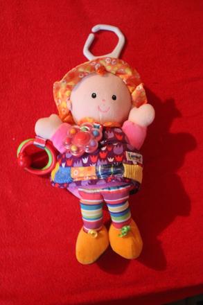 Chrastící panenka emilka lamaze, 