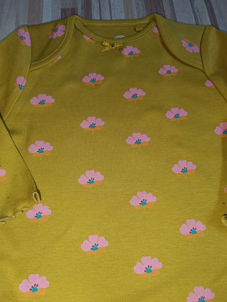 Žluté body s květy 68 next, next,68