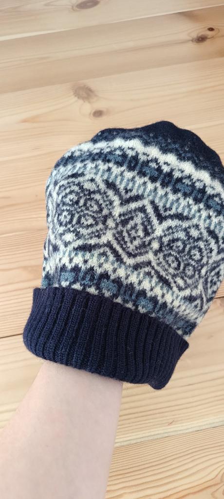 Vlněná dámská čepice, 56