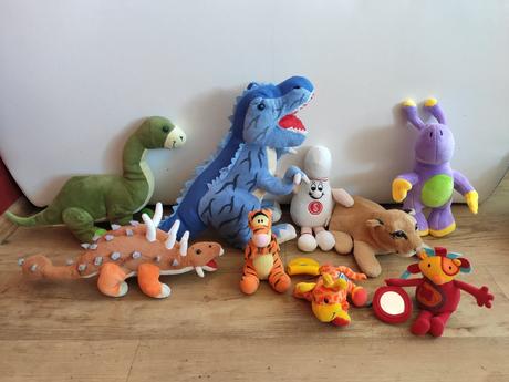 Plyšáci - dinosauři, ufon, tygřík, kuželka, žirafa,