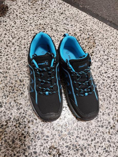 Nové softshellové tenisky, 37