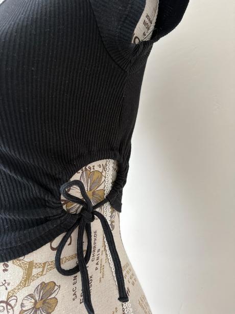 Krátké černé tričko h&m v xs, h&m,xs