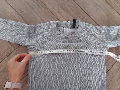 Šedý svetřík, 32