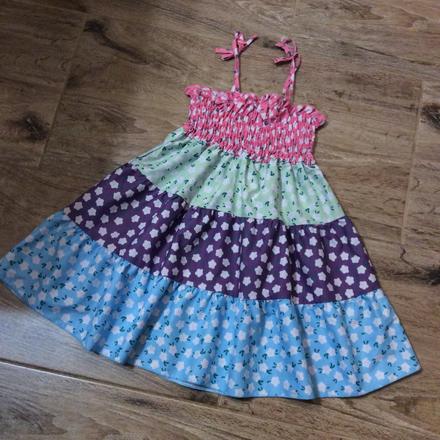 Lehoučké letní barevné šaty, 110