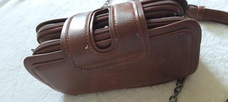 Malá hnědá kabelka crossbody, 
