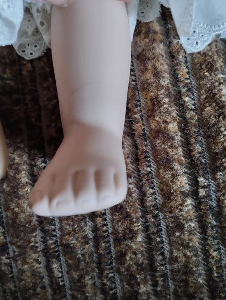 Porcelánová značená zrzečka, 