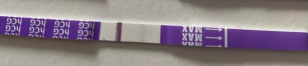 Možné příčiny slabých čárek na těhotenském testu?