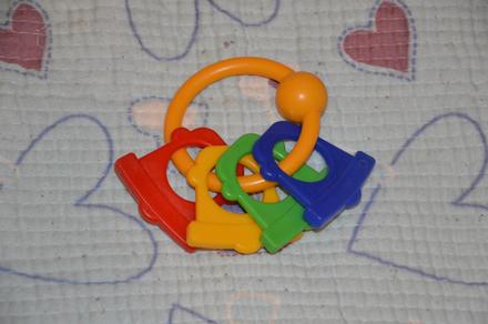 Chrastítko se zvonečky - první úchopy, 