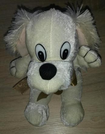 Sedící plyšový pejsek,