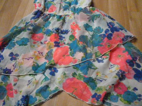 Veselé kytkaté šaty vel. 4, bluezoo,104