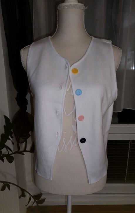 Bílá vesta s barevnými knoflíky vel.m, amisu,m