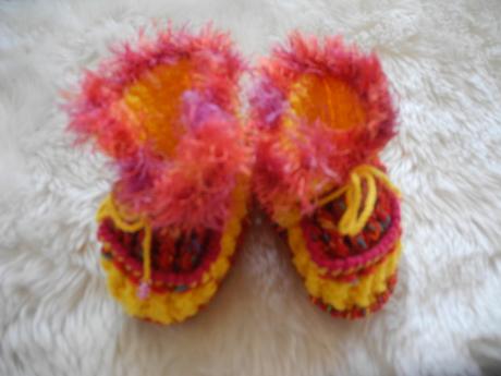 Háčkované capačky i pro panenku, <17