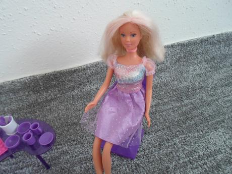 Panenka barbie se stolečkem a křeslem,