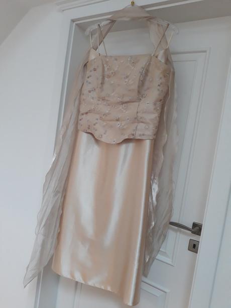 Společenské šaty, 42