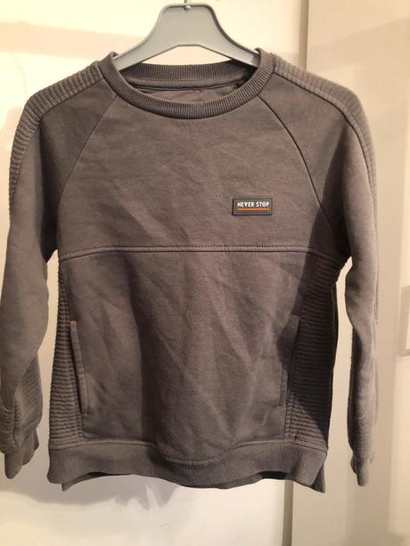 Šedá mikina s kapsičkama, 122