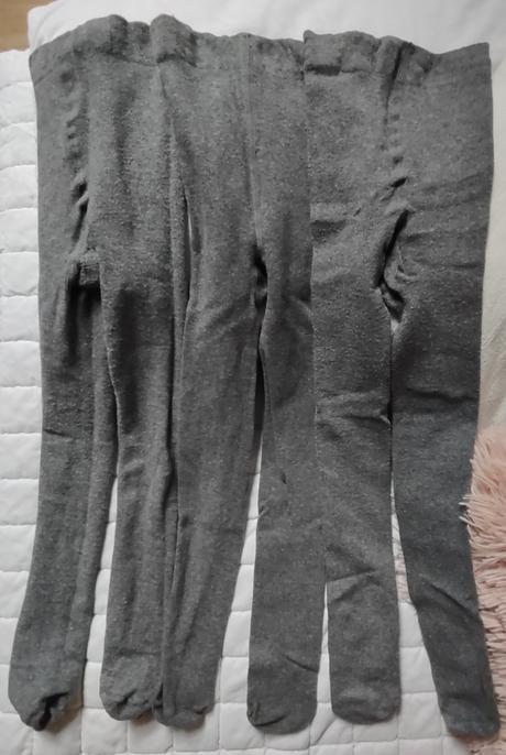 Troje šedé punčocháče, 122